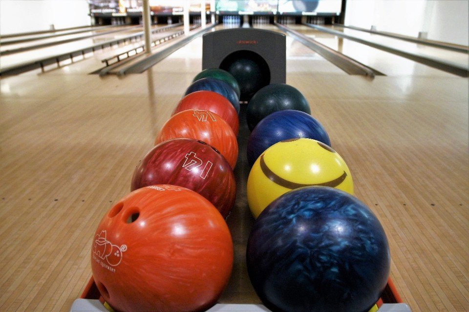 how to play bowling well